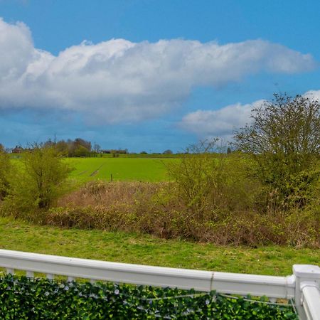 Hot Tub Breaks At Tattershall Lakes Country Park Apartment Exterior photo